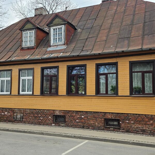 Bruņinieku iela 84/84A, Centrs