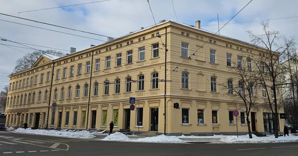Brīvības iela 117, Centrs
