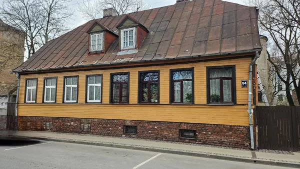 Bruņinieku iela 84/84A, Centrs